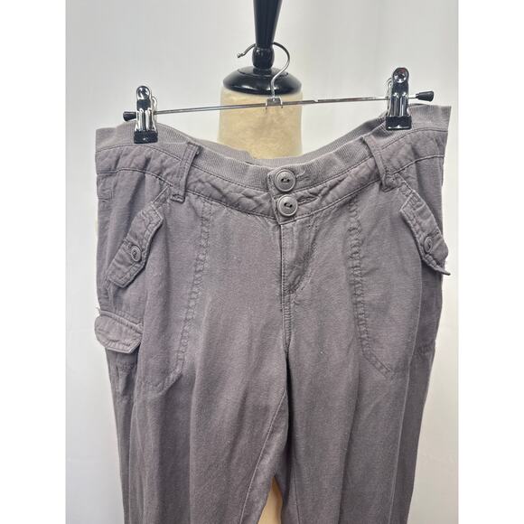 Rewind, size 3. Sweat pants w/pockets. 
Waist-15 
Rise-8 
Inseam-29 - Picture 1 of 5